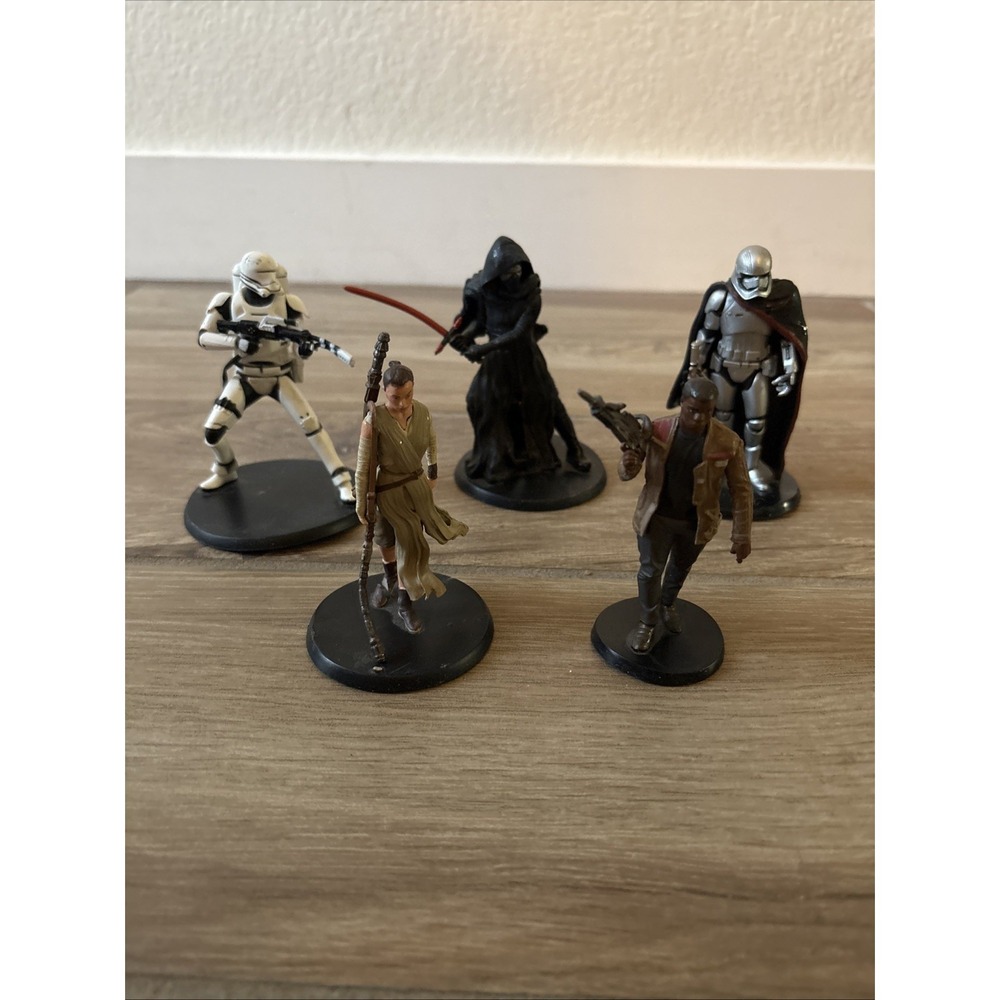 5 Disney Store STAR WARS THE FORCE AWAKENS Figurine Set BB8 Rey Kylo Ren